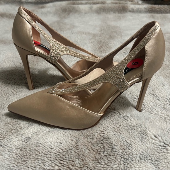 Nine West Fantasy 7 champagne satin stiletto Heels with rhinestone Straps - Picture 1 of 9